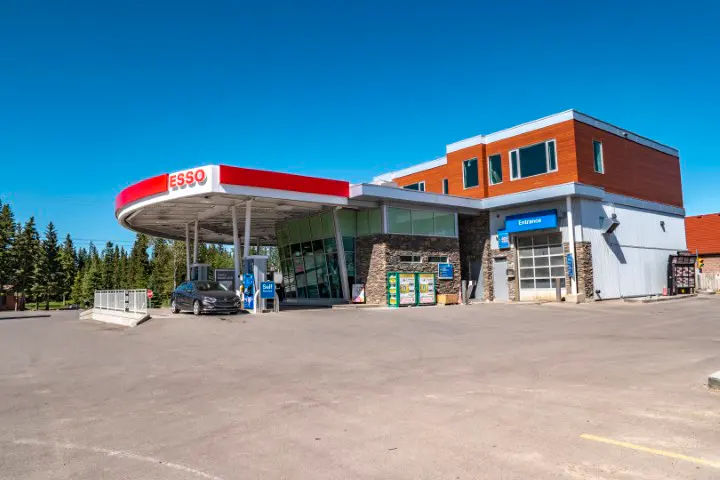 Bragg Creek Lux streetscape